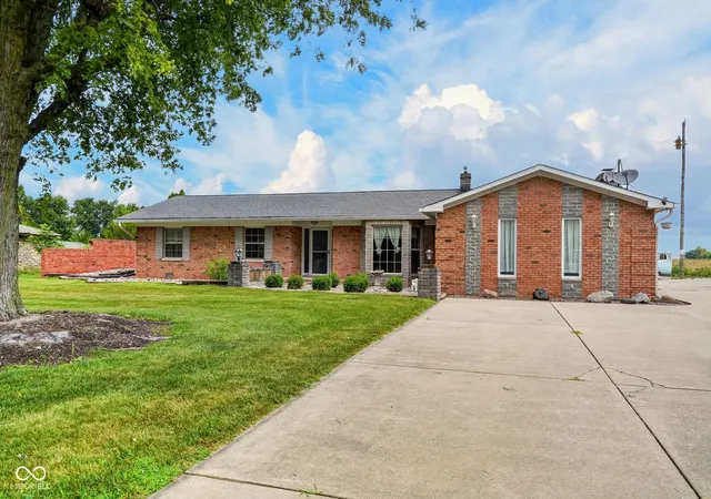 1st image of 7420 W Sacramento Dr, Greenfield, IN 46140 | MLS# 22115082