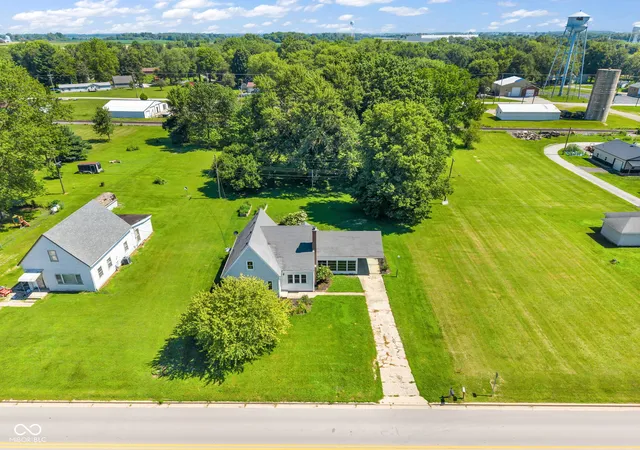 Photo 4 of Sale Pending at 314 W Main St, Jamestown, IN 46147 | MLS# 22115093 | Listing updated on 2026-10-08
