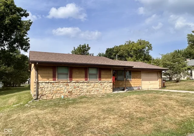 Single family home for sale at 1009 W Walnut, Brownstown, IN 47220 | MLS# 22115096