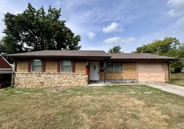Photo 2 of Single family home for sale at 1009 W Walnut, Brownstown, IN 47220 | MLS# 22115096 | Listing updated on 2026-08-26