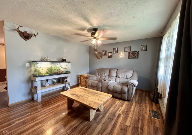 Photo 3 of Single family home for sale at 1009 W Walnut, Brownstown, IN 47220 | MLS# 22115096 | Listing updated on 2026-08-26