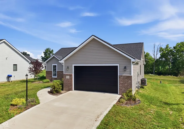 3rd image of 1910 Portland Cvs, Huntertown, IN 46748 | MLS# 22115122