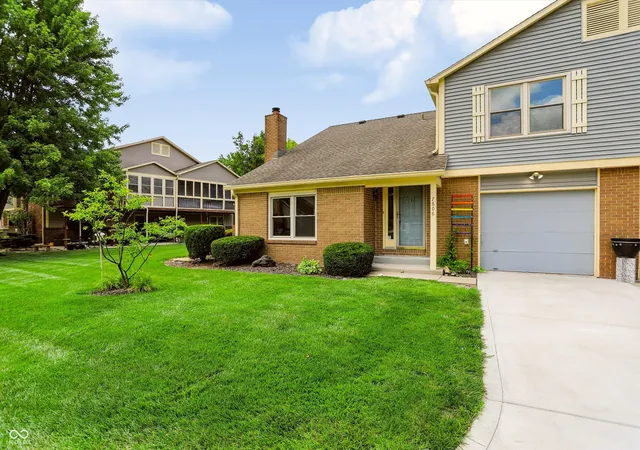 Photo 2 of Condo for sale at 7606 Farm View Cir E, Indianapolis, IN 46256 | MLS# 22115130 | Listing updated on 2026-07-29