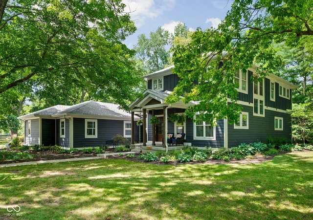 2nd image of 544 Amos Dr, Zionsville, IN 46077 | MLS# 22115150