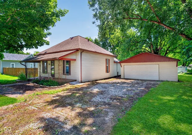 3rd image of 203 W Union St, Waynetown, IN 47990 | MLS# 22115152