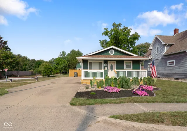 2nd image of 148 S Arlington Ave, Indianapolis, IN 46219 | MLS# 22115155