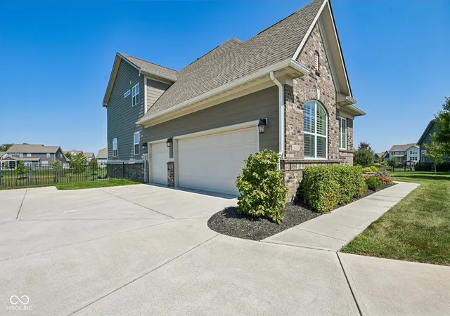 Photo 3 of Sale Pending at 16810 Cabrillio Ct, Westfield, IN 46074 | MLS# 22115160 | Listing updated on 2026-09-04