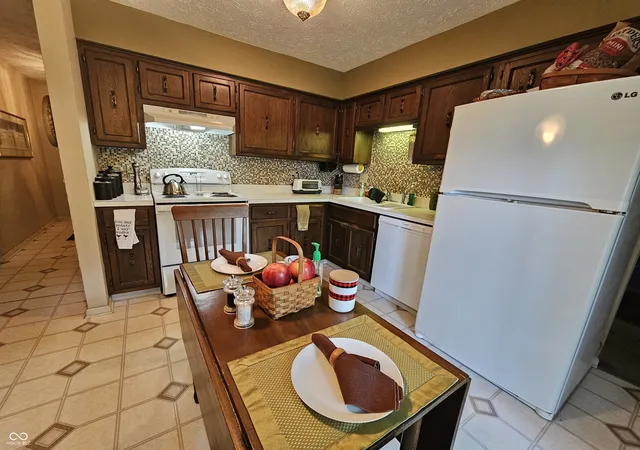 Photo 2 of Single family home for sale at 7534 Carolling Way, Indianapolis, IN 46237 | MLS# 22115174 | Listing updated on 2026-09-03