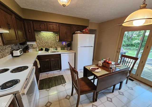 Photo 4 of Single family home for sale at 7534 Carolling Way, Indianapolis, IN 46237 | MLS# 22115174 | Listing updated on 2026-09-03