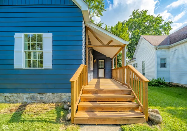 Photo 3 of Sale Pending at 814 W 5th Street, Anderson, IN 46016 | MLS# 22115188 | Listing updated on 2026-08-24