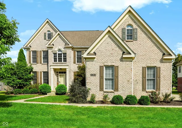Photo 1 of Single family home for sale at 8838 Pin Oak Dr, Zionsville, IN 46077 | MLS# 22115200 | Listing updated on 2026-09-24