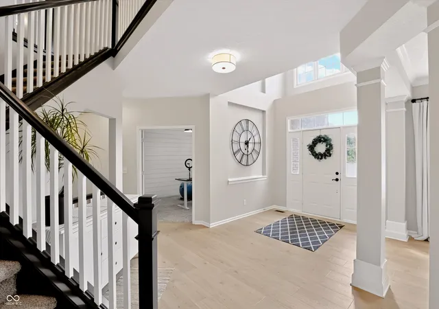 Photo 4 of Single family home for sale at 8838 Pin Oak Dr, Zionsville, IN 46077 | MLS# 22115200 | Listing updated on 2026-09-24