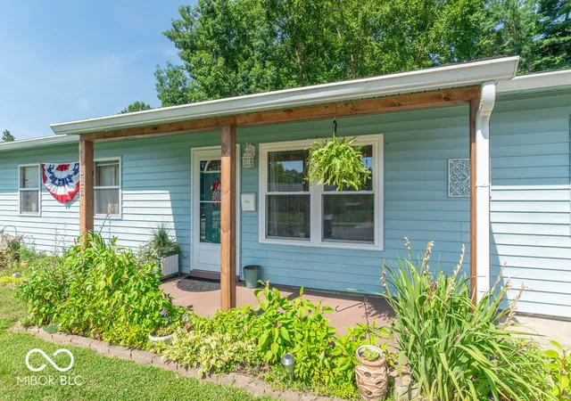 Photo 2 of Single family home for sale at 980 Westbrook Dr, Mooresville, IN 46158 | MLS# 22115211 | Listing updated on 2026-09-20