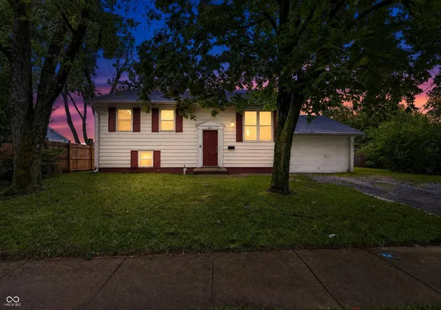 2nd image of 3651 Decamp Dr, Indianapolis, IN 46226 | MLS# 22115212
