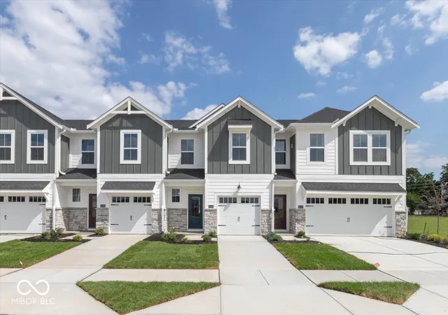 1st image of 6144 Parsonage Pl #330-403, Mc Cordsville, IN 46055 | MLS# 22115238