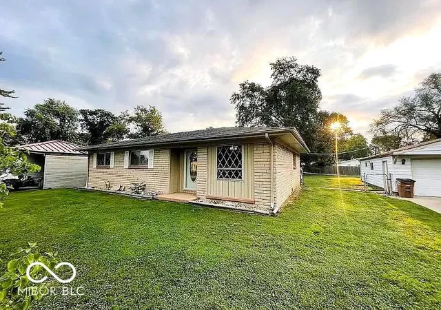 Photo 1 of Sale Pending at 727 Fairview Dr, Columbus, IN 47201 | MLS# 22115252 | Listing updated on 2026-09-13