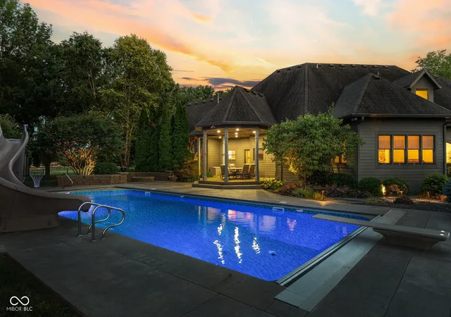 Photo 4 of Single family home for sale at 992 W Stones Xing Rd, Greenwood, IN 46143 | MLS# 22115278 | Listing updated on 2026-09-22