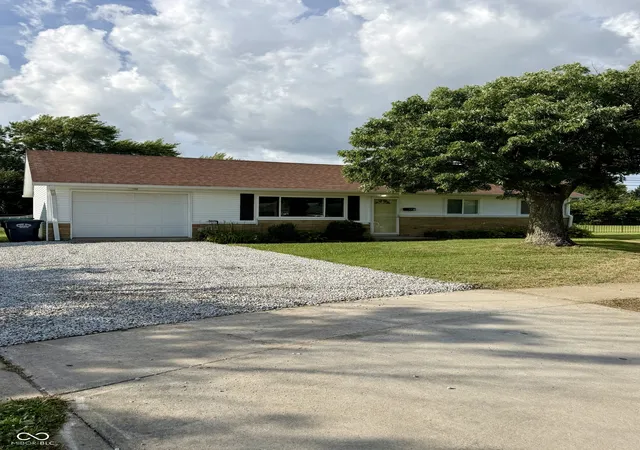 Photo 3 of Single family home for sale at 55 Crestview, Greenwood, IN 46143 | MLS# 22115285 | Listing updated on 2026-09-19