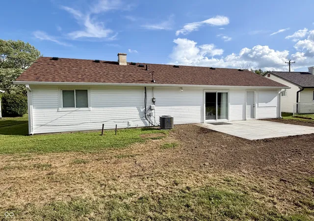 Photo 3 of Single family home for sale at 55 Crestview, Greenwood, IN 46143 | MLS# 22115285 | Listing updated on 2026-09-19