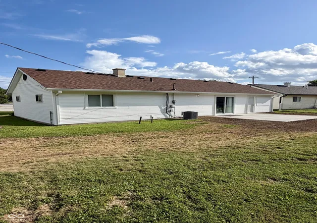 Photo 4 of Single family home for sale at 55 Crestview, Greenwood, IN 46143 | MLS# 22115285 | Listing updated on 2026-09-19