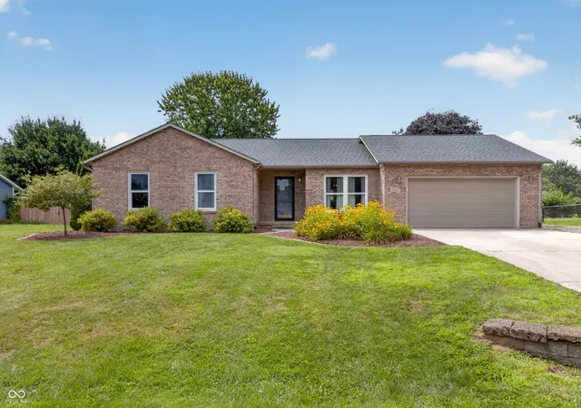 1st image of 5559 E Broadmore Dr, Columbus, IN 47201 | MLS# 22115310