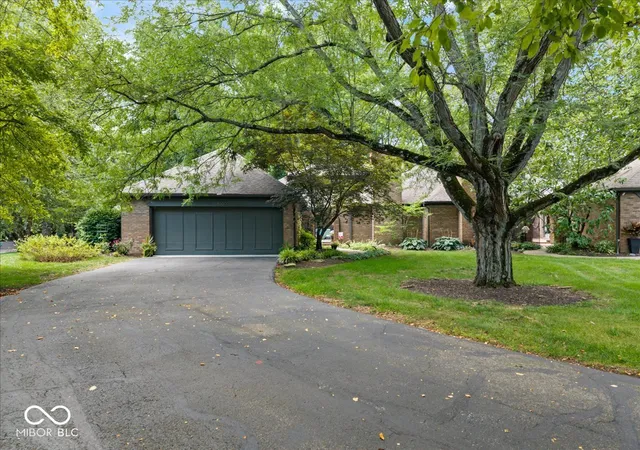 2nd image of 8550 Tree Top Dr #4, Indianapolis, IN 46260 | MLS# 22115317