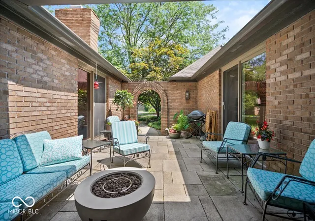 Photo 3 of Condo for sale at 8550 Tree Top Dr #4, Indianapolis, IN 46260 | MLS# 22115317 | Listing updated on 2026-09-22