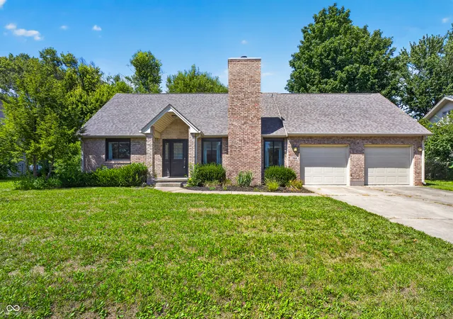 2nd image of 1966 Broadmoor Ln, Columbus, IN 47203 | MLS# 22115323