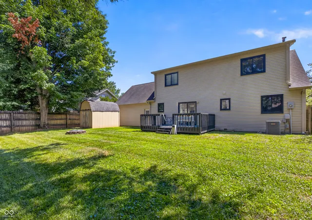 40th image of 1966 Broadmoor Ln, Columbus, IN 47203 | MLS# 22115323