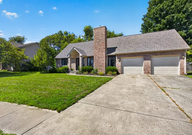 4th image of 1966 Broadmoor Ln, Columbus, IN 47203 | MLS# 22115323