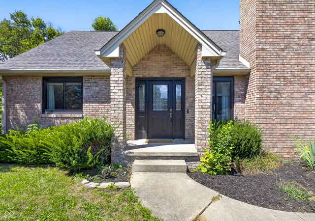5th image of 1966 Broadmoor Ln, Columbus, IN 47203 | MLS# 22115323