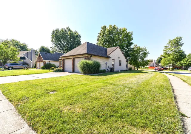 Photo 3 of Sale Pending at 7701 Raleigh Ln, Fishers, IN 46038 | MLS# 22115327 | Listing updated on 2026-09-04