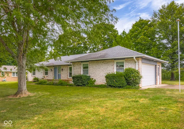 Photo 2 of Single family home for sale at 10112 N Hickory Ln, Columbus, IN 47203 | MLS# 22115340 | Listing updated on 2026-08-13