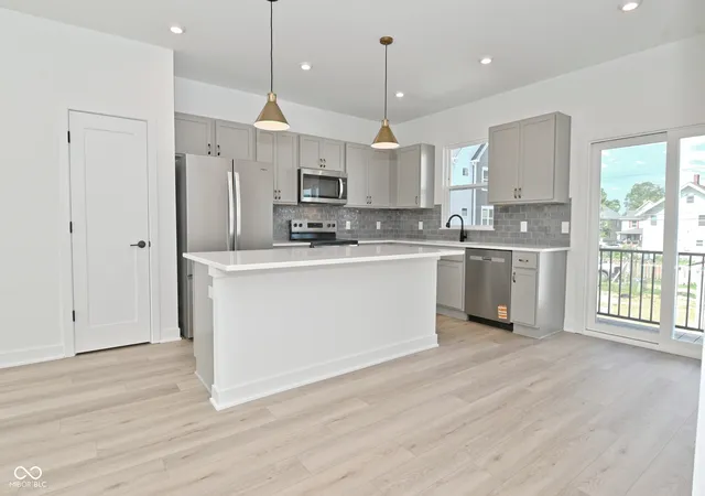 Photo 4 of Townhouse for sale at 2448 Winthrop Ave, Indianapolis, IN 46205 | MLS# 22115346 | Listing updated on 2026-10-13