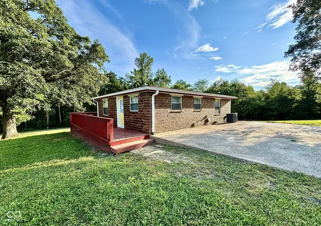 Photo 3 of Sale Pending at 3139 W Water Tower Rd, Salem, IN 47167 | MLS# 22115348 | Listing updated on 2026-09-03