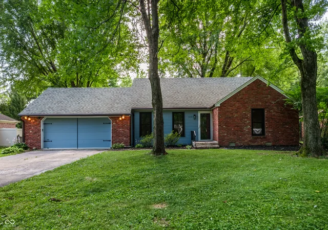 Photo 2 of Single family home for sale at 7231 Dean Rd, Indianapolis, IN 46240 | MLS# 22115349 | Listing updated on 2026-08-20