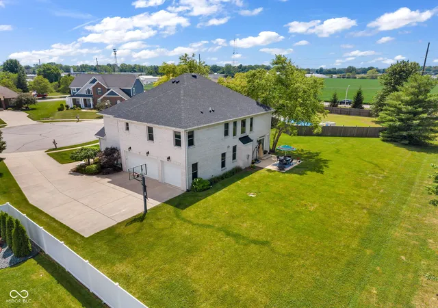 2nd image of 1008 Red Oak Dr, Plainfield, IN 46168 | MLS# 22115376