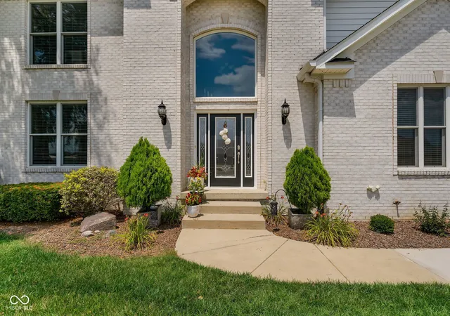3rd image of 1008 Red Oak Dr, Plainfield, IN 46168 | MLS# 22115376