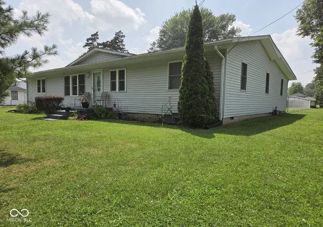 Photo 1 of Sale Pending at 333 S Gum St, North Vernon, IN 47265 | MLS# 22115386 | Listing updated on 2026-08-21