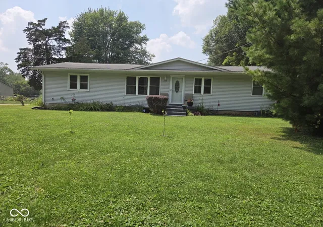 Photo 2 of Sale Pending at 333 S Gum St, North Vernon, IN 47265 | MLS# 22115386 | Listing updated on 2026-08-21