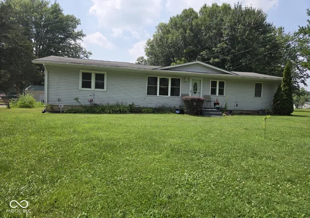 Photo 3 of Sale Pending at 333 S Gum St, North Vernon, IN 47265 | MLS# 22115386 | Listing updated on 2026-08-21