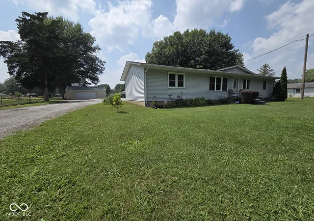 Photo 3 of Sale Pending at 333 S Gum St, North Vernon, IN 47265 | MLS# 22115386 | Listing updated on 2026-08-21
