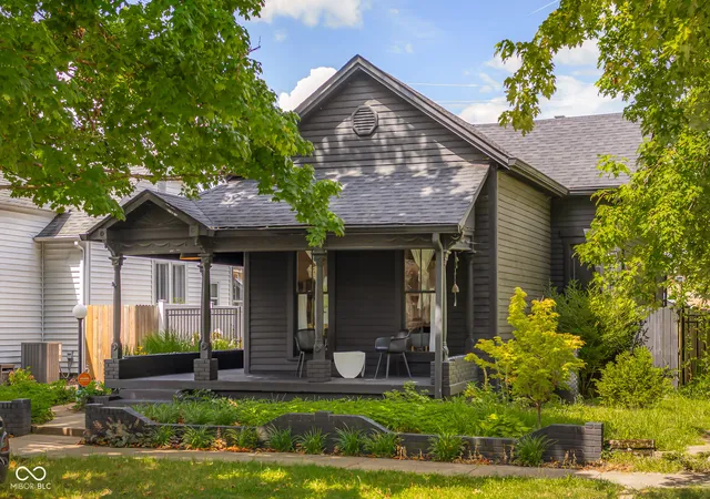 1st image of 726 Lafayette Ave, Columbus, IN 47201 | MLS# 22115391