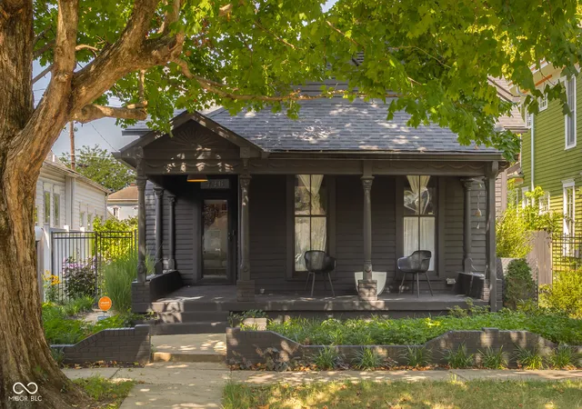2nd image of 726 Lafayette Ave, Columbus, IN 47201 | MLS# 22115391
