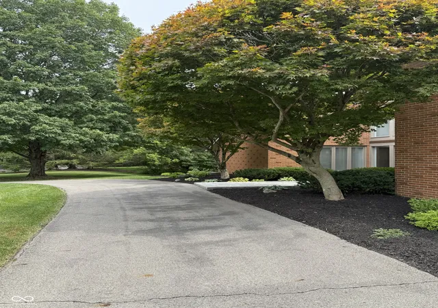 Photo 4 of Sale Pending at 9009 Shetland Ct, Indianapolis, IN 46278 | MLS# 22115401 | Listing updated on 2026-09-25