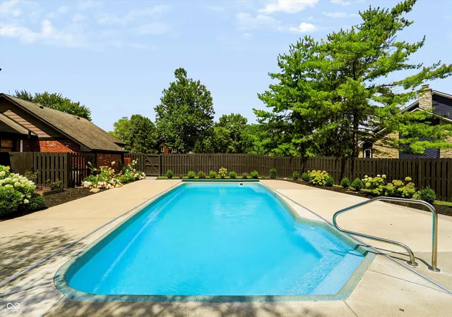 2nd image of 1210 Governors Ln, Zionsville, IN 46077 | MLS# 22115411