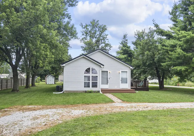 1st image of 521 W Bow St, Thorntown, IN 46071 | MLS# 22115417