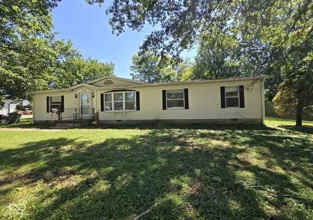 Photo 2 of Sale Pending at 435 S Section St, Sullivan, IN 47882 | MLS# 22115422 | Listing updated on 2026-08-11