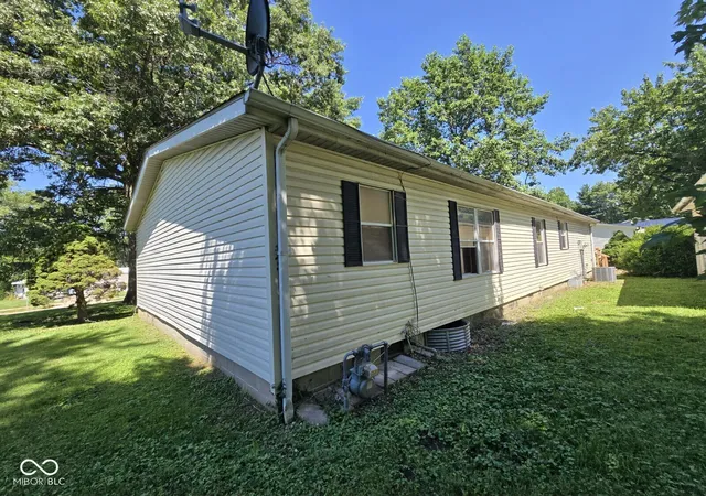 Photo 3 of Sale Pending at 435 S Section St, Sullivan, IN 47882 | MLS# 22115422 | Listing updated on 2026-08-11