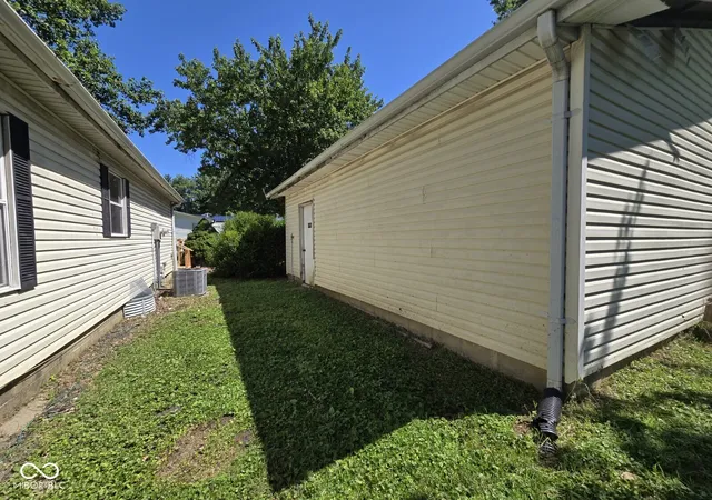 Photo 4 of Sale Pending at 435 S Section St, Sullivan, IN 47882 | MLS# 22115422 | Listing updated on 2026-08-11
